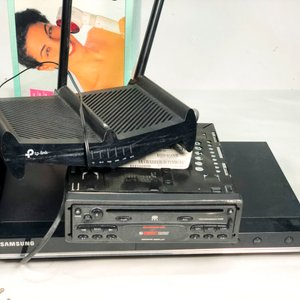 Lote de Electrónica: VHS Philips, DVD Samsung, Routers TP-Link y Stereo de Auto - imagen 4