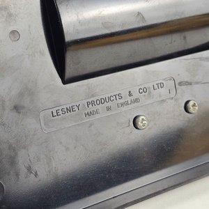 Portaplumas Vintage con Modelo de Auto Lesney Made in England - imagen 5