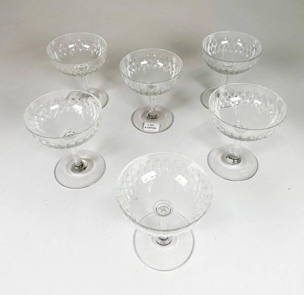 Lote siguiente: Seis copas de cristal hialinas para champagne