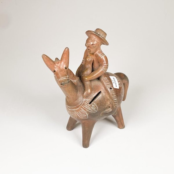 Figura de cerámica artesanal de personaje a caballo con niño - imagen 1