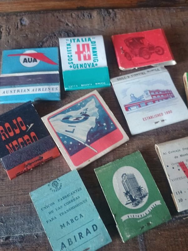 Colección de cajas y libros en buen estado - imagen 2