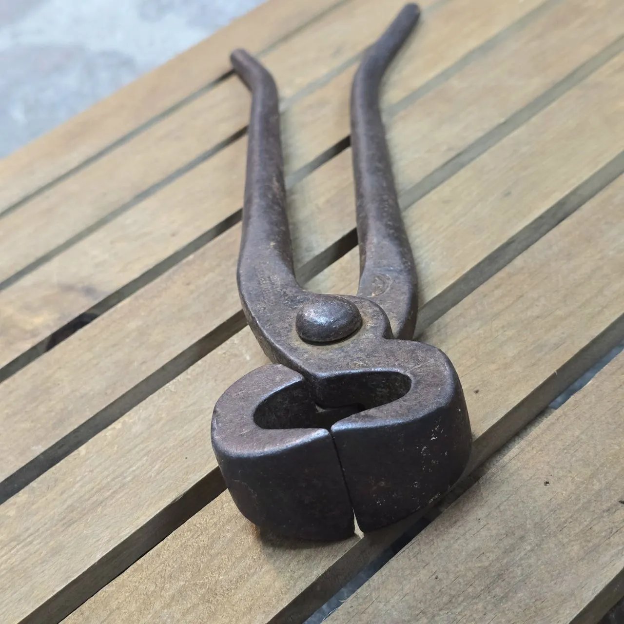Tijeras y alicates de metal en buen estado - imagen 2