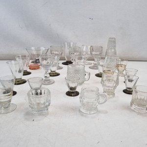 L 495 - Lote De Varias Piezas - Surtido de copas y vasos de diferentes tamaños y diseños para tragos, aperitivos y licores - imagen 3