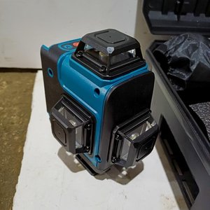 Nivel Láser 360° MAX LIGHT 4D con Valija y Accesorios - imagen 1