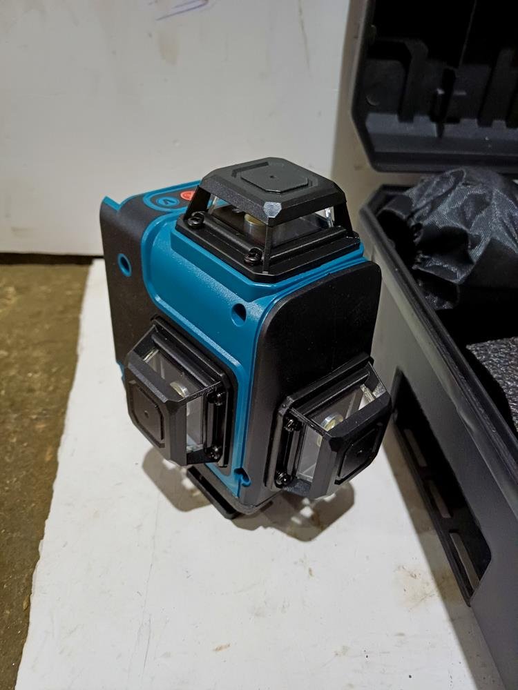Nivel Láser 360° MAX LIGHT 4D con Valija y Accesorios