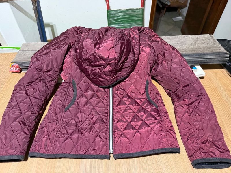 Campera Acolchada Talle M con Capucha