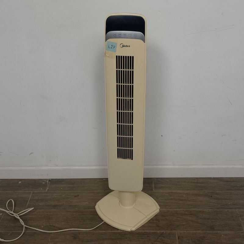 Lote siguiente: Ventilador Midea en excelente estado, calienta y prenda