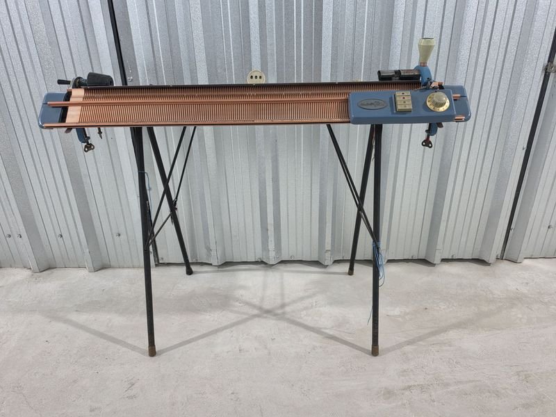 Máquina de Tejer Doméstica Azul MAGITEX con Base Rústica