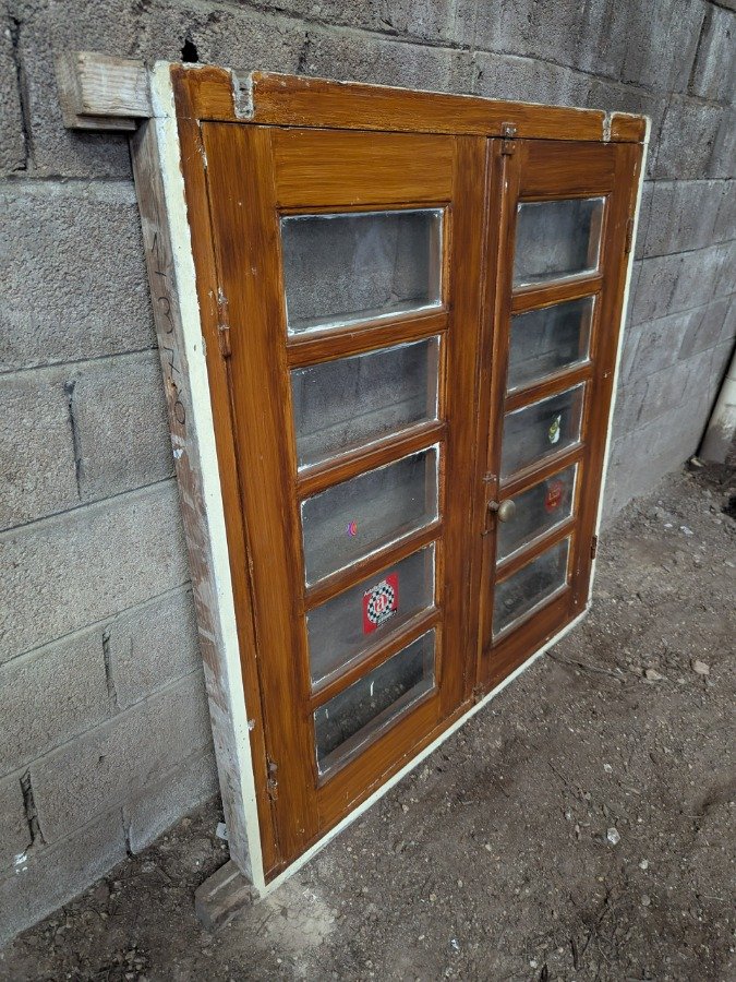 Ventana antigua con dos hojas batientes en cedro - imagen 6