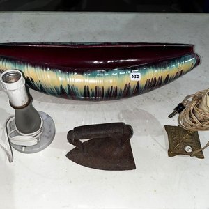 Lote de 2 Bases de Lámpara, Plancha Antigua y Centro de Mesa - imagen 1