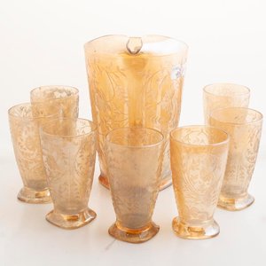 Lote siguiente: Jarra y 7 Vasos de Cristal Color Caramelo con Diseño Floral