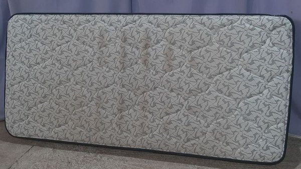 Colchón de Espuma de 1 Plaza con Funda Capitoné Gris - imagen 1