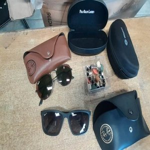 Lote anterior: Lote de 2 Pares de Lentes con Estuches y Bijouterie