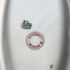Tres Piezas de Porcelana Limoges Blancas con Decoración Floral - imagen 2