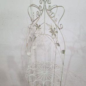 Elegante Estantería Auxiliar de Hierro Forjado Blanco con Decoración Floral - imagen 3