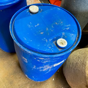 Seis Tarrinas Plásticas Azules de 200 Litros - imagen 5