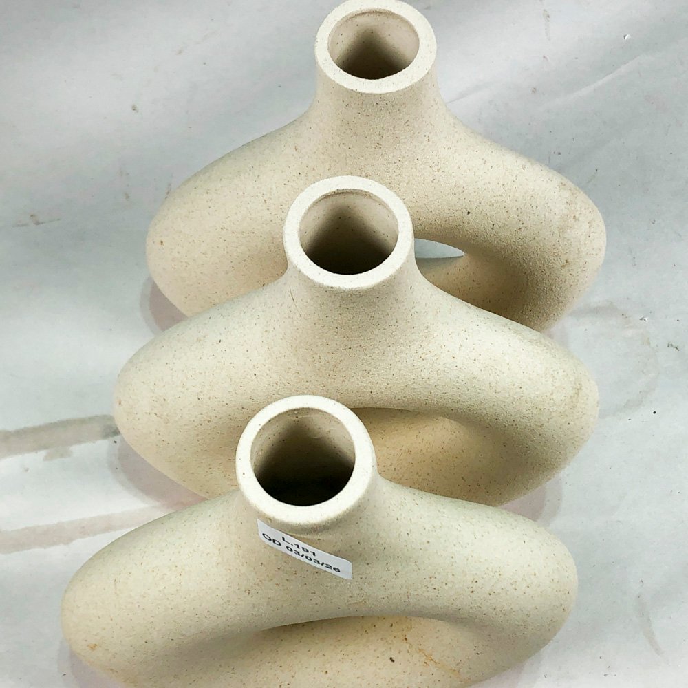 Tres floreros en cerámica blanca de 15 cm - imagen 3