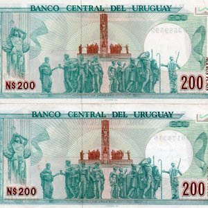 Lote de 2 Billetes Uruguayos de 200 Pesos Nuevos Serie A - José Enrique Rodó - imagen 3