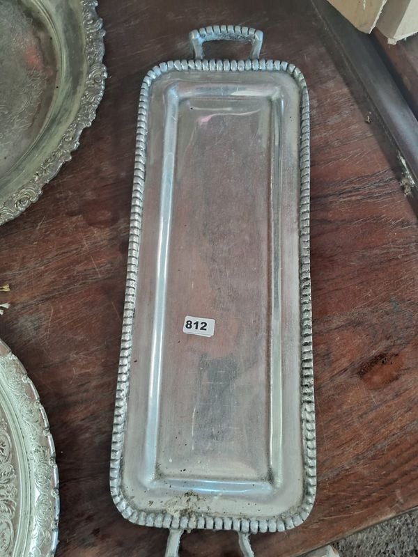 Lote anterior: Bandeja en metal con asa de buena calidad
