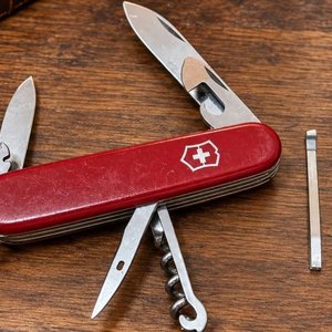Lote siguiente: Navaja Suiza Victorinox Original Roja Multifunción
