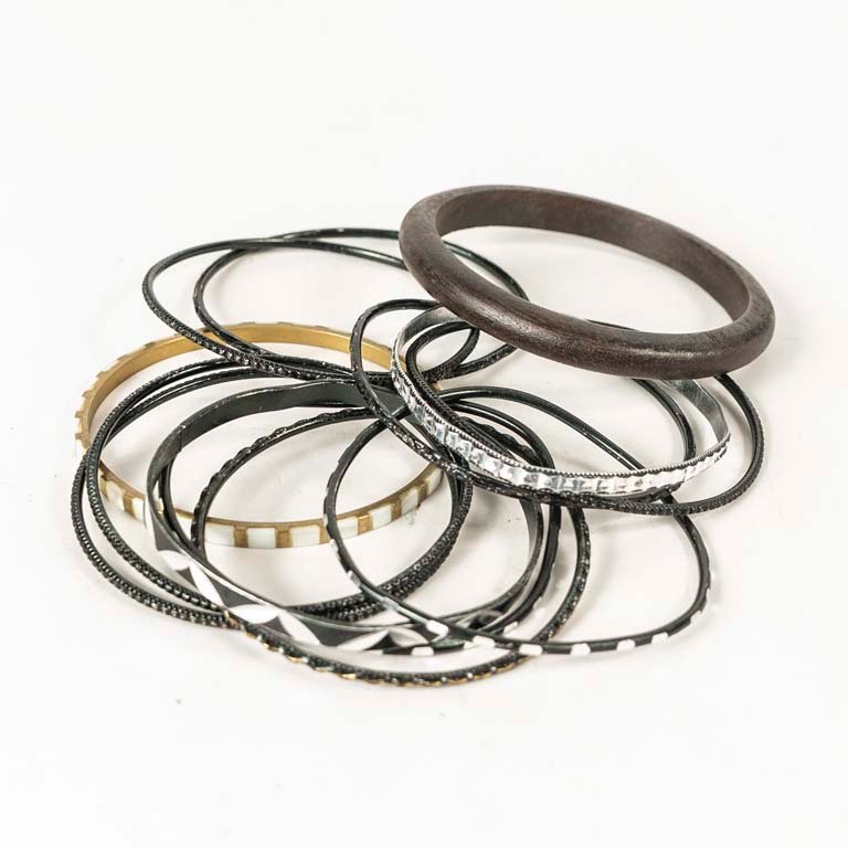 Lote anterior: Pulseras de metal y cuero en buen estado