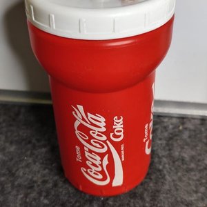 Vaso o Botellita Coca-Cola Roja con Tapa y Sorbete - imagen 3