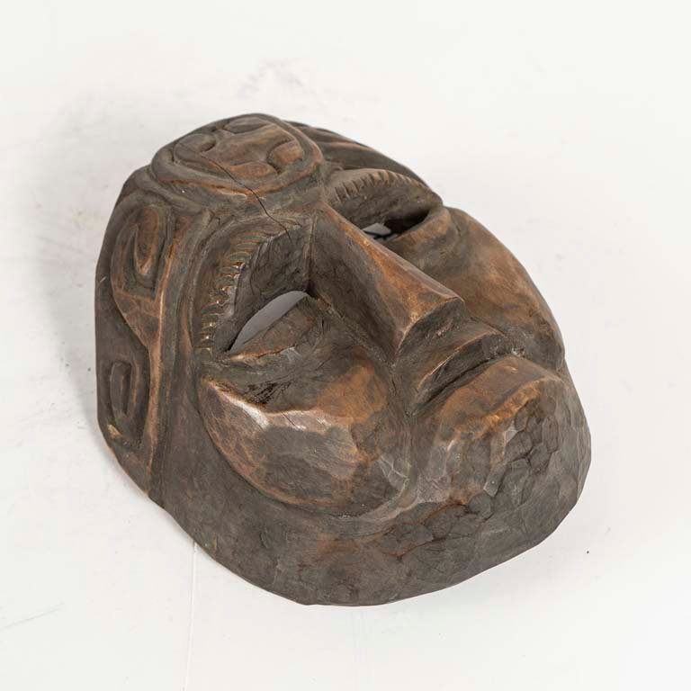 Máscara de Madera Tallada Artesanal con Fisura