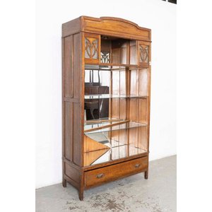 Lote siguiente: Estante Art Nouveau de Roble con Cajón, Vidrios y Fondo Espejado