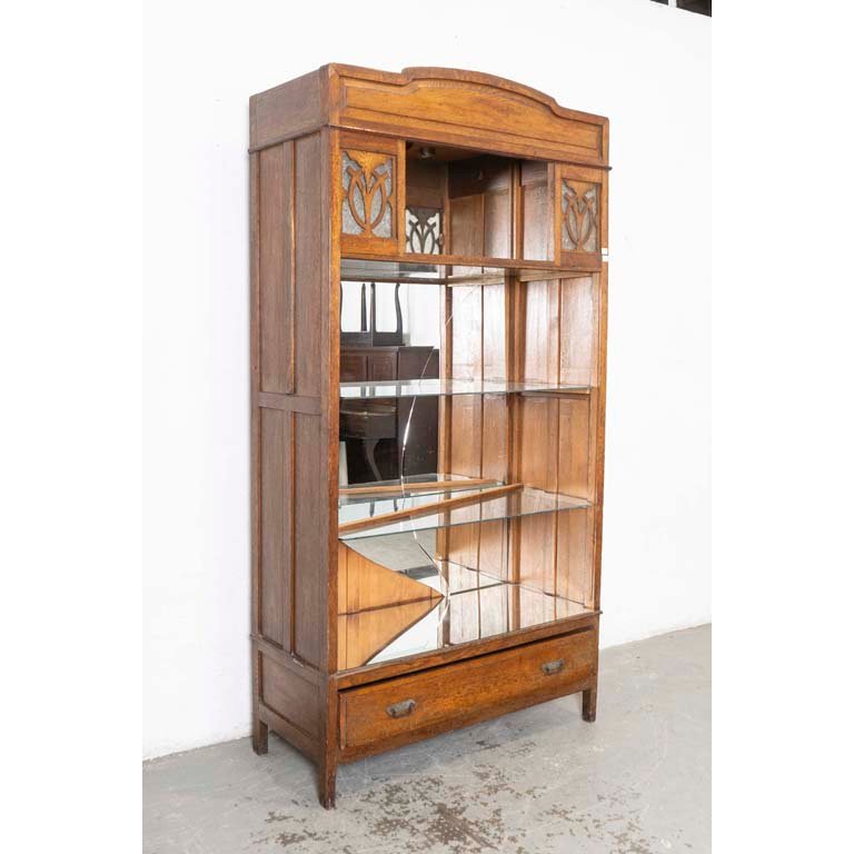 Estante Art Nouveau de Roble con Cajón, Vidrios y Fondo Espejado