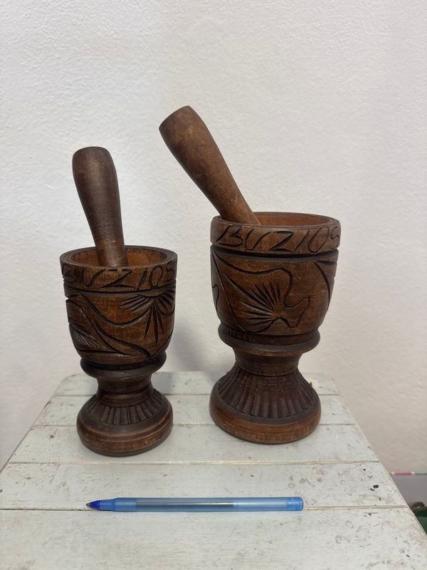 Par de Morteros de Madera Tallada "Buzios"