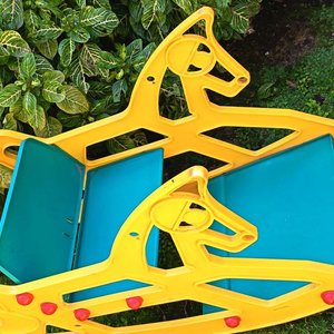 Balancín infantil con figura de caballo, asiento y apoyos - imagen 6
