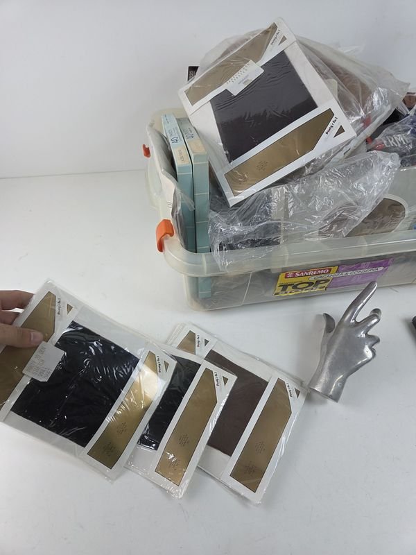 Caja repleta de medias nuevas para dama - imagen 4