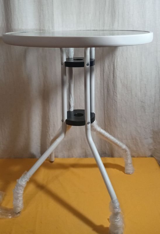 Mesa de jardín con caño y vidrio - imagen 1