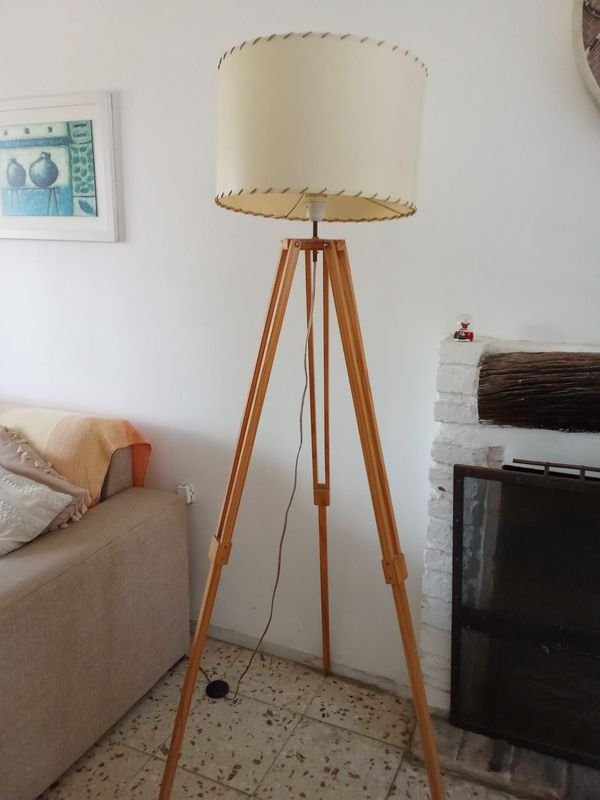 Lote anterior: Lámpara de piso con pantalla