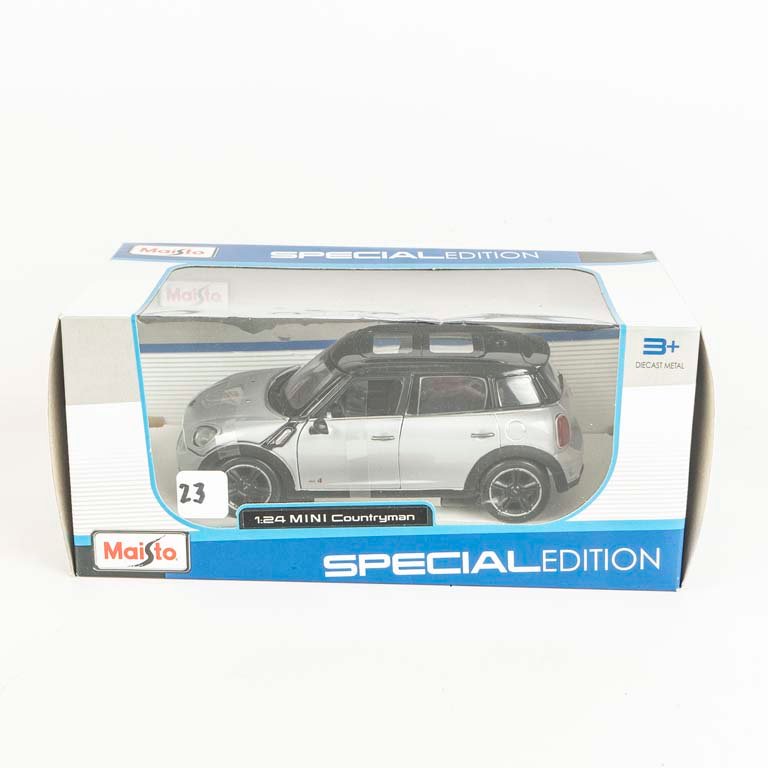 Auto Mini Countryman escala 1/24 colección Maisto, en su caja original