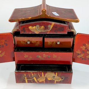 Cofre Oriental de Madera y Laca Bordeaux con Cajones y Puertas - imagen 3