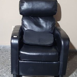 Sillón Reclinable Negro con Almohadón - imagen 1