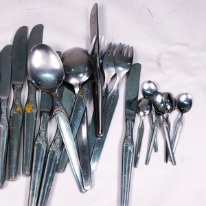 Lote de Cubiertos Variados: Cucharas, Tenedores y Cuchillos - imagen 5