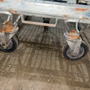 Carro tipo aeropuerto metálico con ruedas - imagen 5