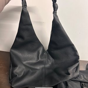 Bandolera y Cartera Prüne Negra de Cuero y Tela - imagen 4