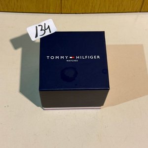 Lote anterior: Reloj de Dama Tommy Hilfiger Modelo F80193 Plateado