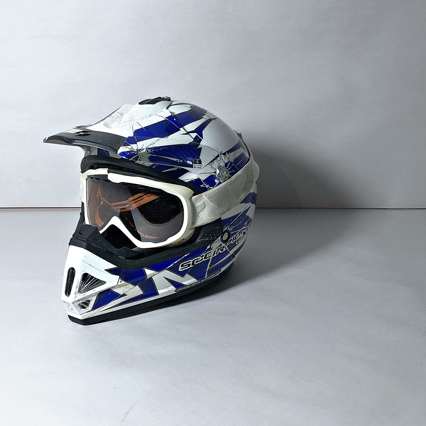 Casco de Competición Scorpion EXO con Gafas