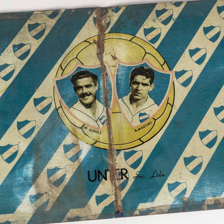 Antigua chapa litografiada de Nacional con retrato de Rinaldo Martino y Washington Gómez jugadores de 1950 - imagen 2