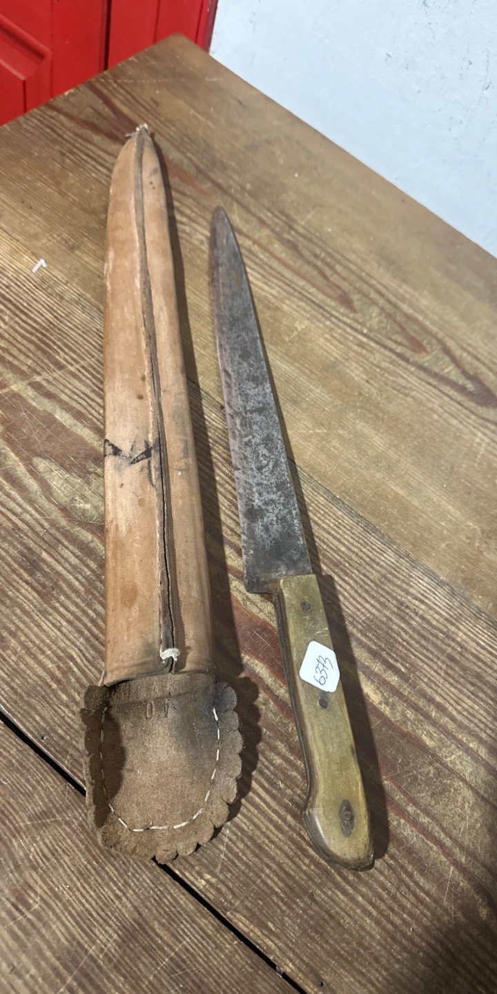 Cuchilla de Campo Jinete Sellada con Vaina de Cuero