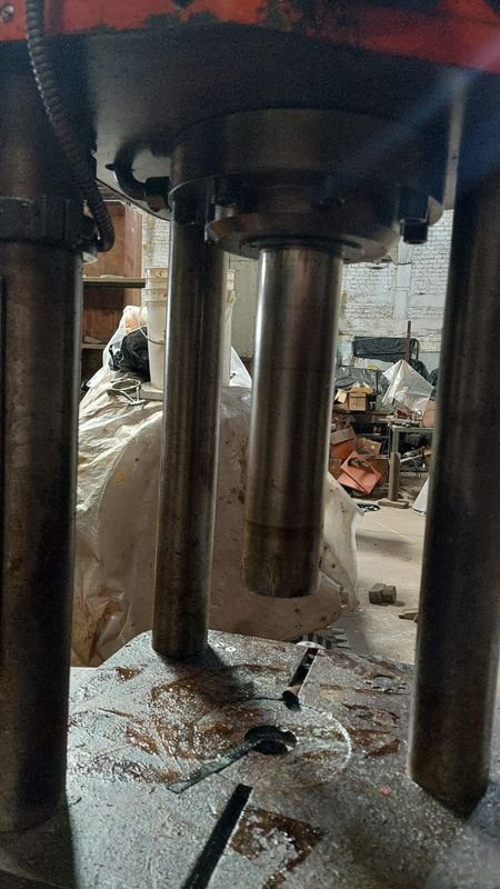 Prensa hidráulica eléctrica sobre 3 columnas para 15 toneladas