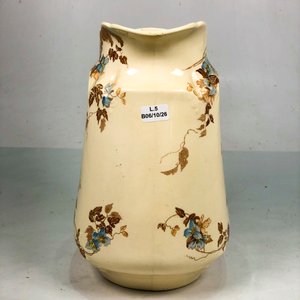 Jarra de Porcelana Beige con Diseño Floral - 30 cm - imagen 3
