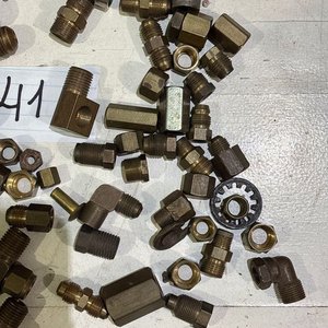 Lote de 100 Piezas de Conexiones y Accesorios de Bronce - imagen 3