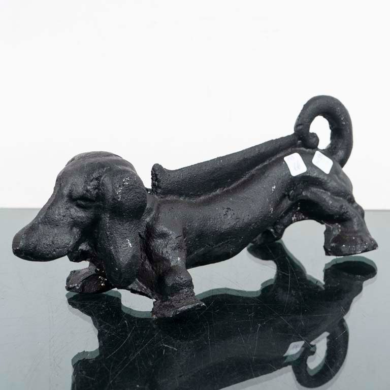Lote anterior: Figura de perro salchicha en metal negro