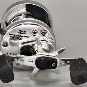 Reel Abu Garcia Ambassadeur 5500S Plateado Sin Uso - imagen 3