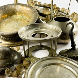 Lote de Centros de Mesa, Bandeja y Adornos Colgantes en Metal Plateado - imagen 3